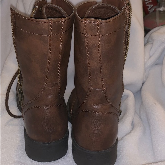 Boots - Picture 4 of 4